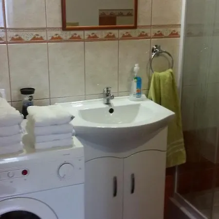 Rendeki Vendeghaz, Oenallo Haz Csabrendek