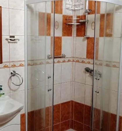 Konukevi Rendeki Vendeghaz, Oenallo Haz
