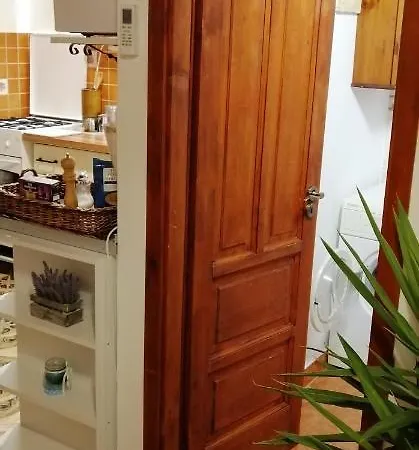 Rendeki Vendeghaz, Oenallo Haz *