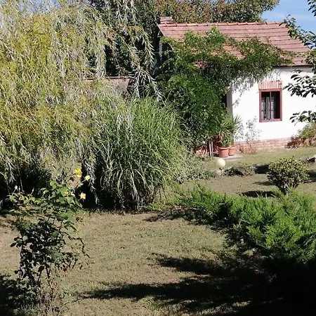 Penzion Rendeki Vendeghaz, Oenallo Haz