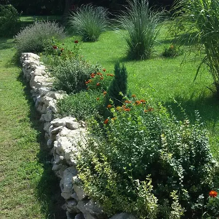 Rendeki Vendeghaz, Oenallo Haz Konukevi Csabrendek