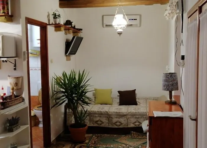 Rendeki Vendeghaz, Oenallo Haz 4*